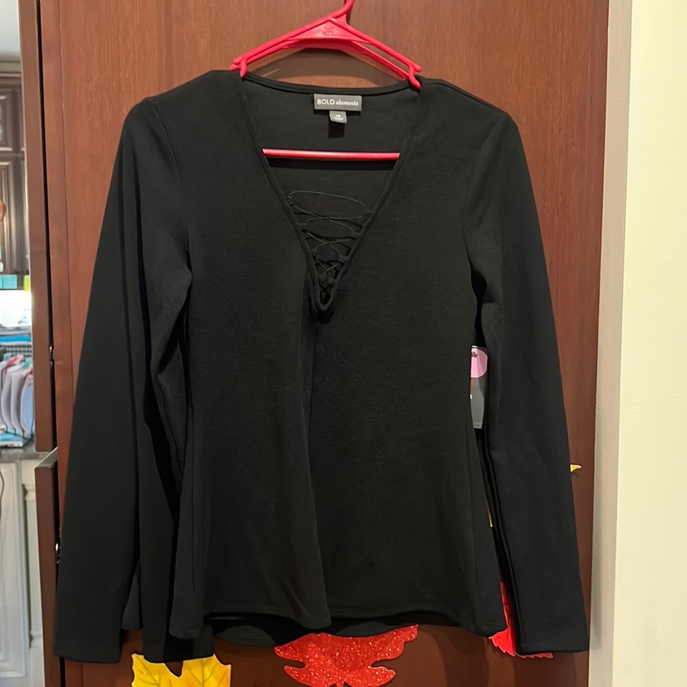 NWT 1 of 2 Women’s extra small fashion top.